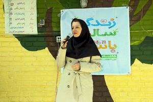 سخنرانی خانم دکتر خلیلی متخصص طب پیشگیری و پزشکی اجتماعی در دبستان پسرانه کمیل به مناسبت هفته سلامت: عکس شماره 1 / 10